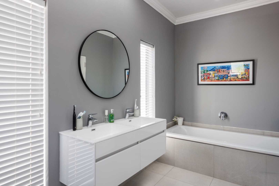 To Let 3 Bedroom Property for Rent in Val De Vie Estate Western Cape